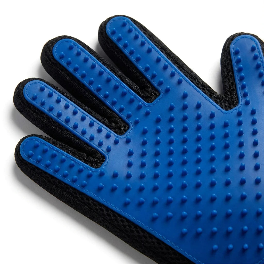 Close up of the rubber bristles on the Trimvoro Nuzzle Glove